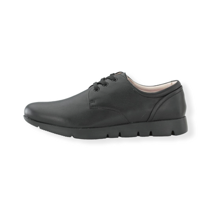 Orthodox shoe-lace design sneakers